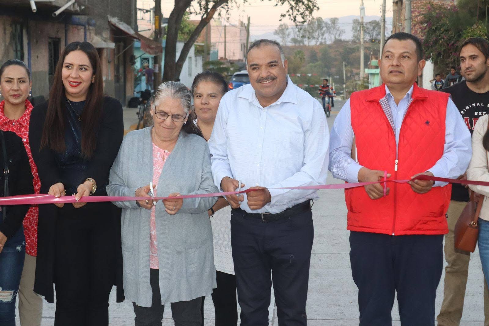 Isidoro Mosqueda inauguró pavimentación hidráulica en El Alejandreño