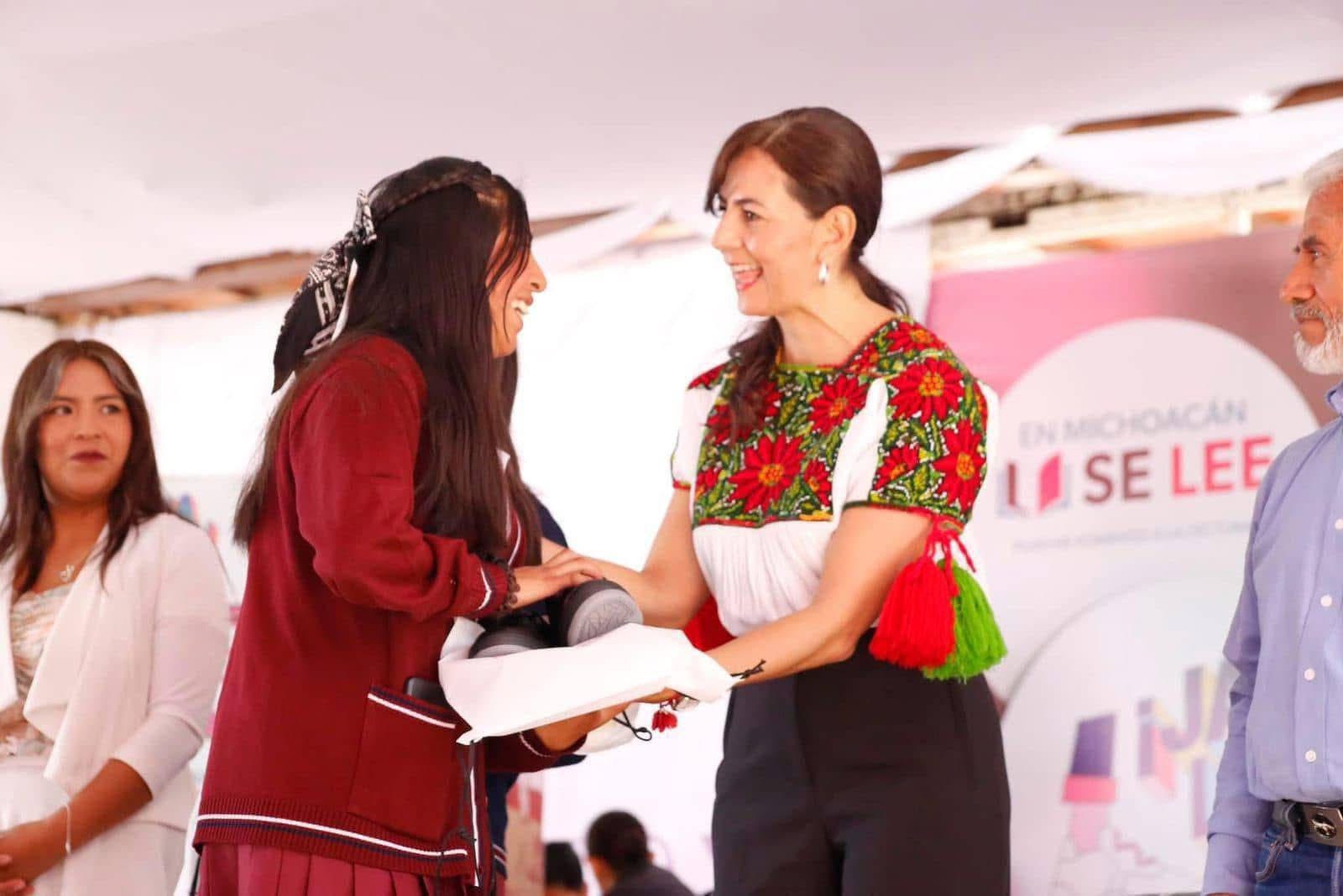 Entregados en 2024 más de 200 mil pares de tenis a estudiantes de secundaria