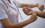 Médicos recomiendan revisar pulso de manera frecuente
