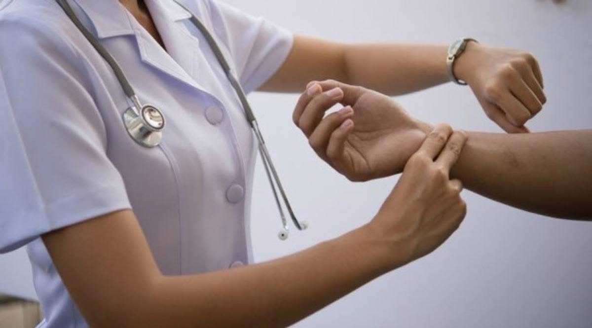 Médicos recomiendan revisar pulso de manera frecuente