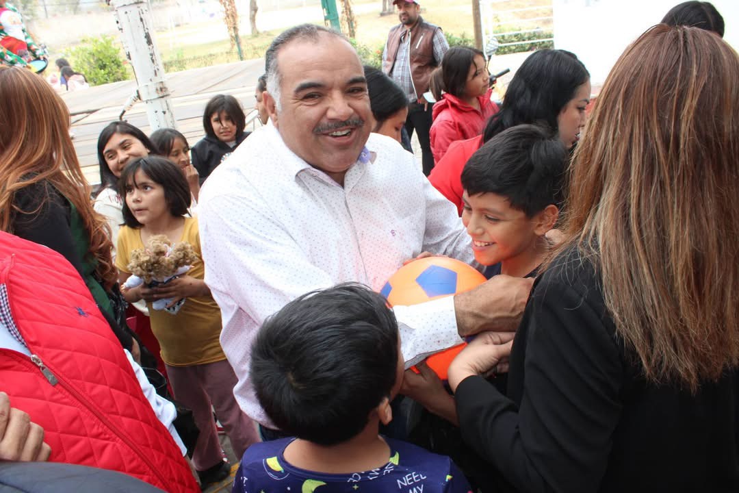 ¡Continúan llevando alegría y felicidad a los peques de Jacona!