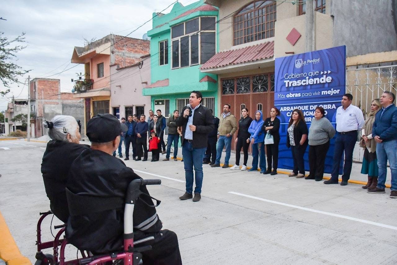 SAMUEL HIDALGO ENTREGA NUEVA VIALIDAD EN LA COLONIA JUÁREZ