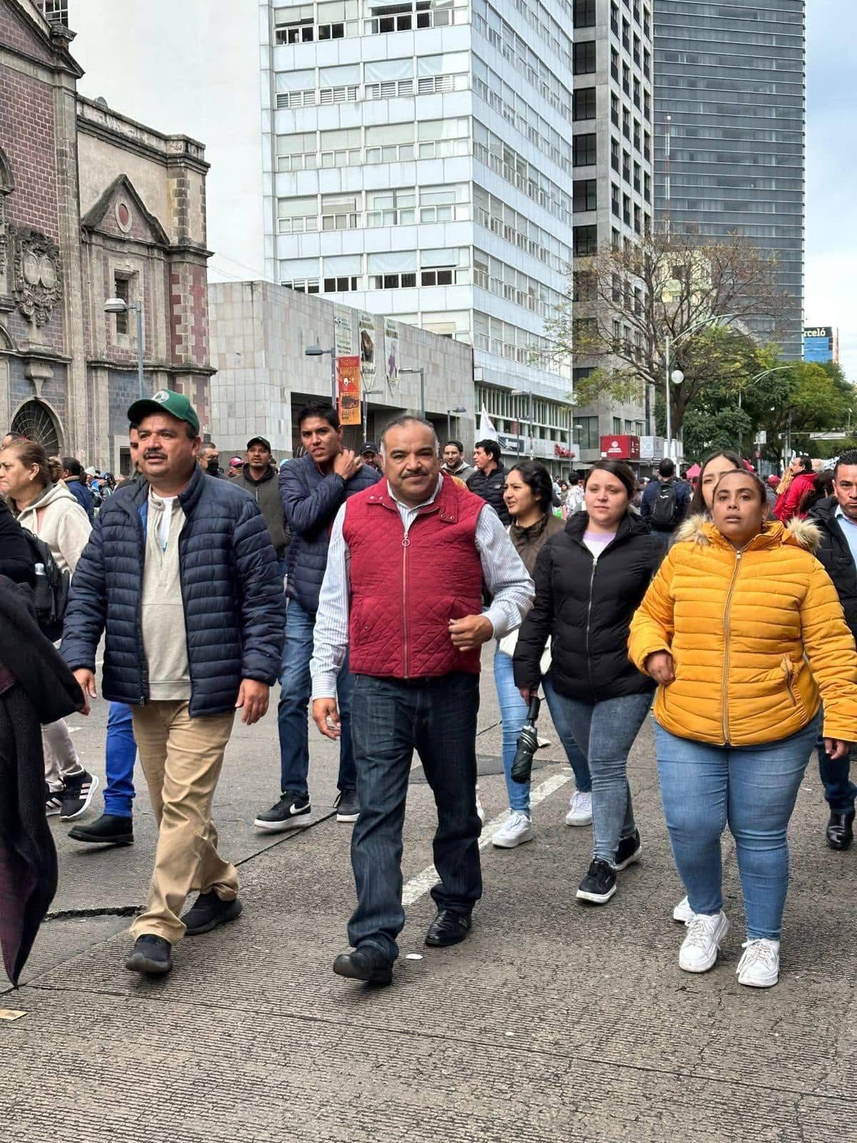 Isidoro Mosqueda presente en el Zócalo de la CDMX escuchando el mensaje de la