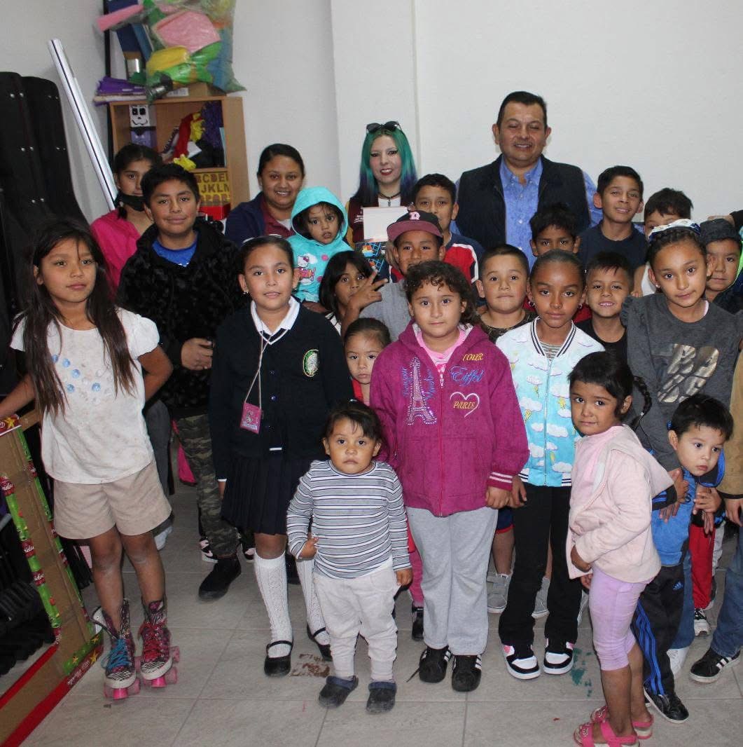 Tal como la leyenda del cuarto Rey Mago, el Presidente Isidoro Mosqueda, muestra su solidaridad en brindar más regalos a tantos niñas y niños como sea posible