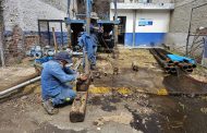 Realizan mantenimiento al equipo de bombeo en Huertas de San AntonioZamora, Michoacán; a 14 de enero de 2025. El Sistema de Agua Potable y Alcantarillado de Zamora (SAPAZ) continúa con su programa de mantenimiento preventivo a los equipos de bombeo, con el fin de evitar fallas futuras y asegurar la eficiencia de los pozos que abastecen de agua a la población.