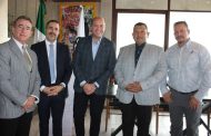 En representación del Presidente Isidoro Mosqueda, acude a la toma de protesta de la nueva mesa directiva regional de Coparmex, el Regidor de Salud, Desarrollo Social, Juventud y Deporte, Francisco Ayala Flores, el cual destacó el gran esfuerzo que esta importante agrupación y su dirigente en la zona, han demostrado para impulsar diversas actividades en pro del crecimiento y desarrollo de nuestra región.