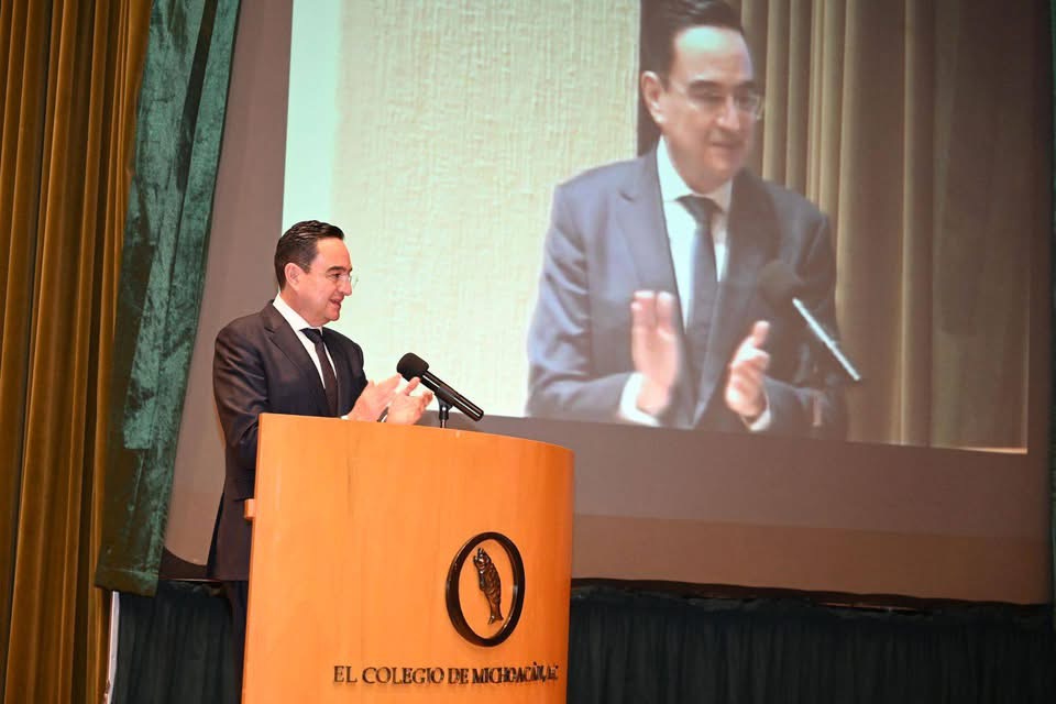 Celebran 46 años de existencia del Colegio de Michoacán