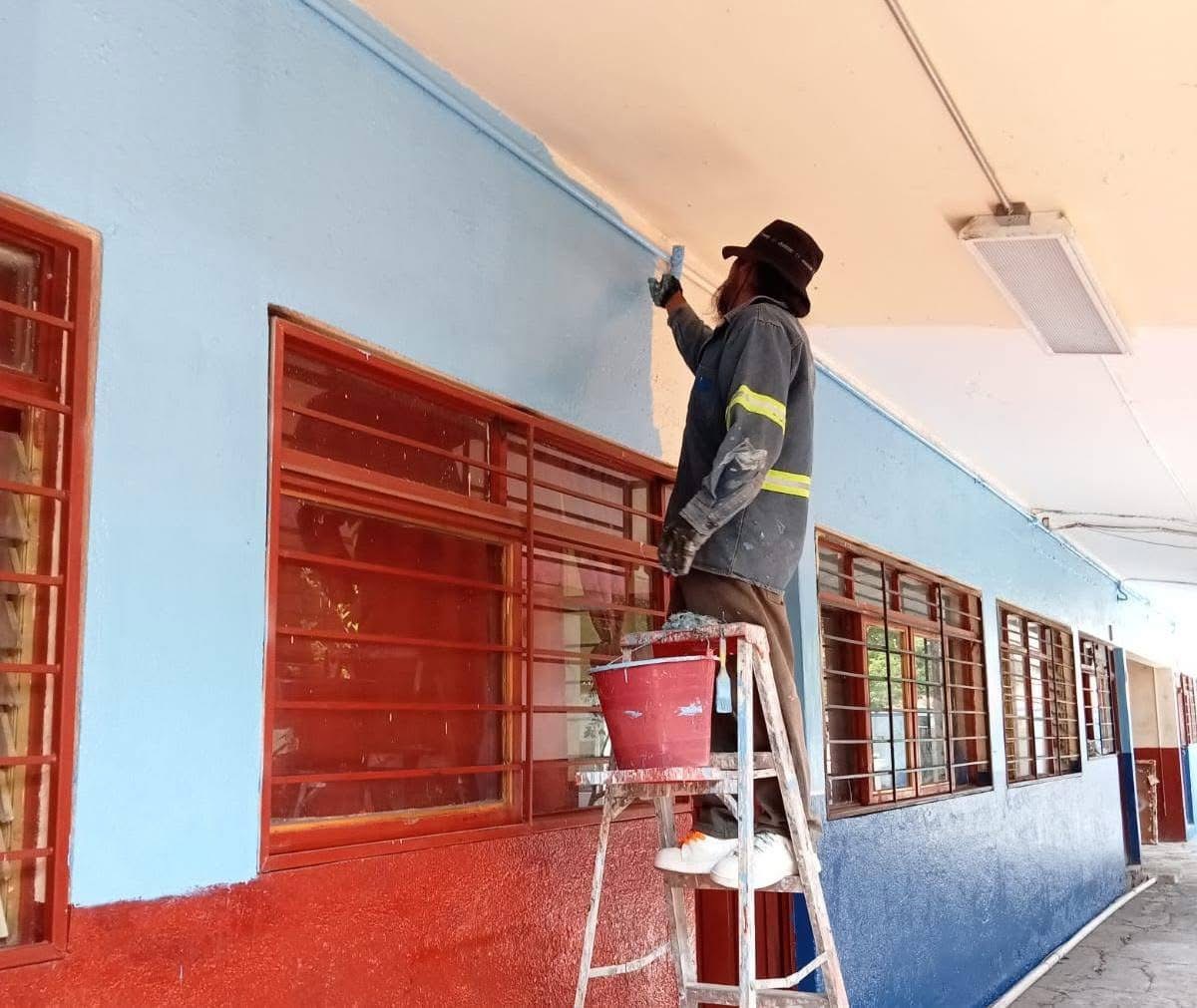 Gobierno Municipal colaboró en labores de mantenimiento en varias escuelas