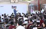 Carlos Soto visitó la primaria 