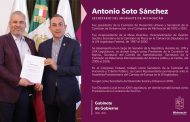 Carlos Soto recibe a adultos mayores del DIF de Charo en Zamora