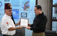 Carlos Soto firma convenio moral con Grupo Purépechas Shrine Club para tratar a niños con problemas ortopédicos