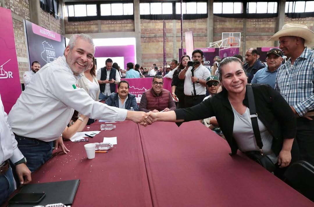 En Yurécuaro, Bedolla refuerza cercanía con ciudadanos en audiencia pública