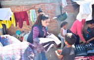 Rocío Soto entregó kits y cobijas a familia de la Colonia Ferrocarril