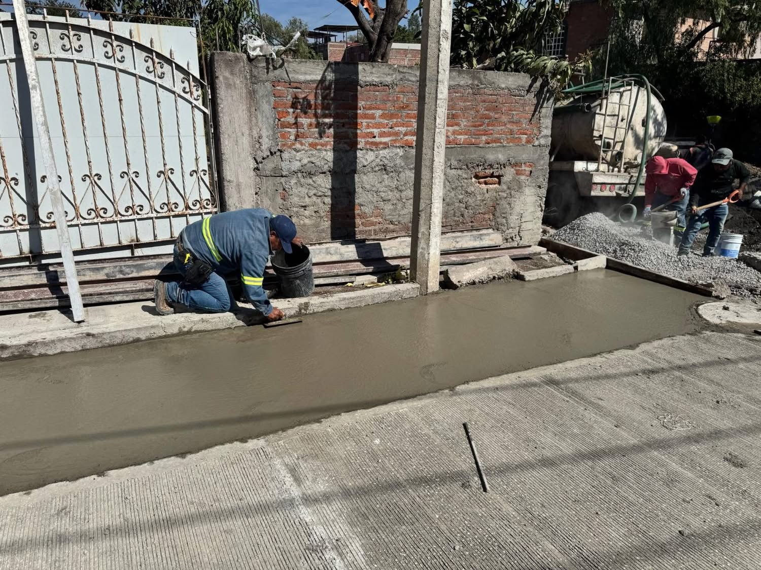 Pavimentan la calle Vicente Guerrero en la localidad del Sauz de Abajo