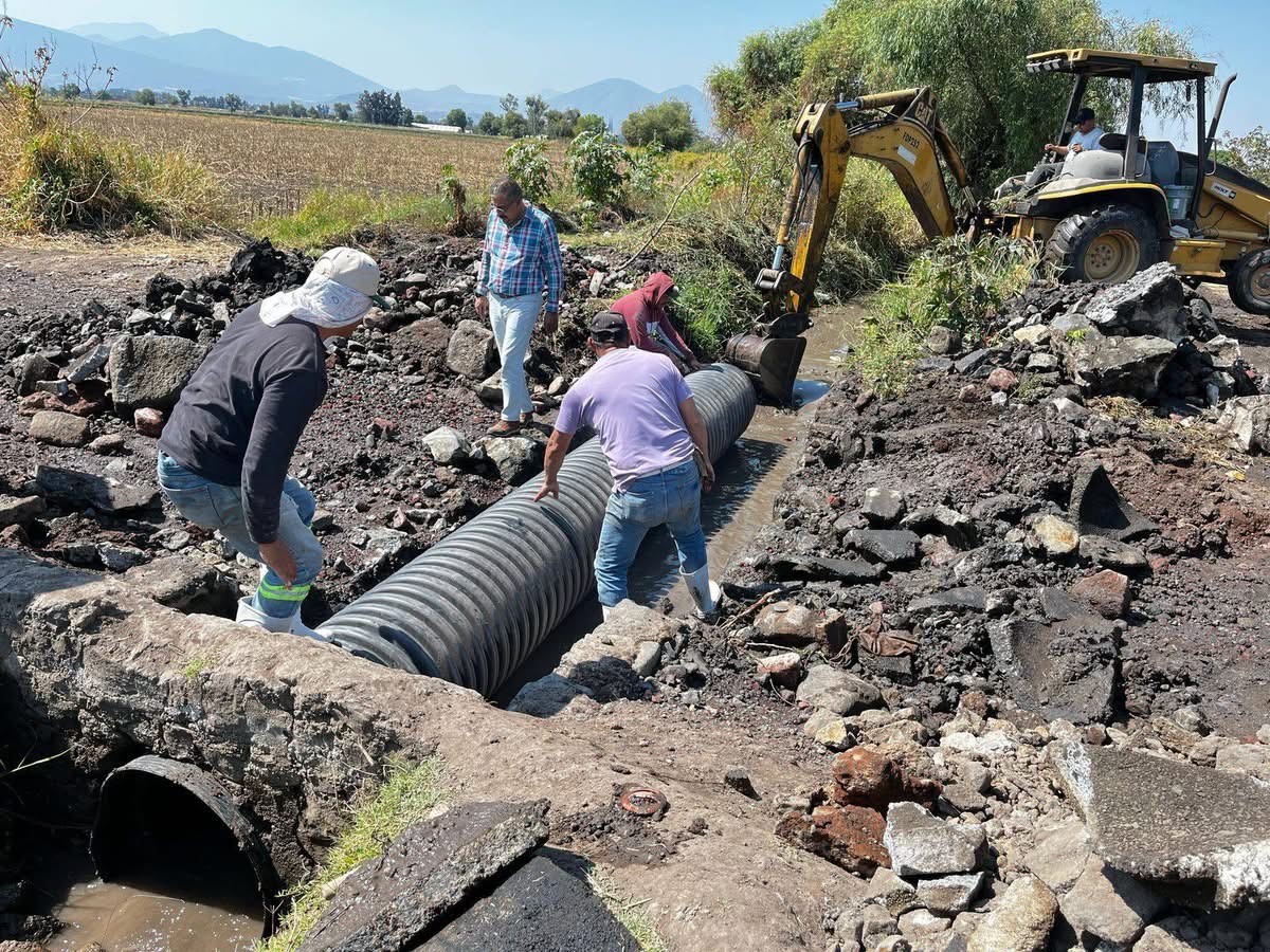 Rehabilitan puente en el camino sacacosechas La Carcajada para mejorar tránsito en Zamora