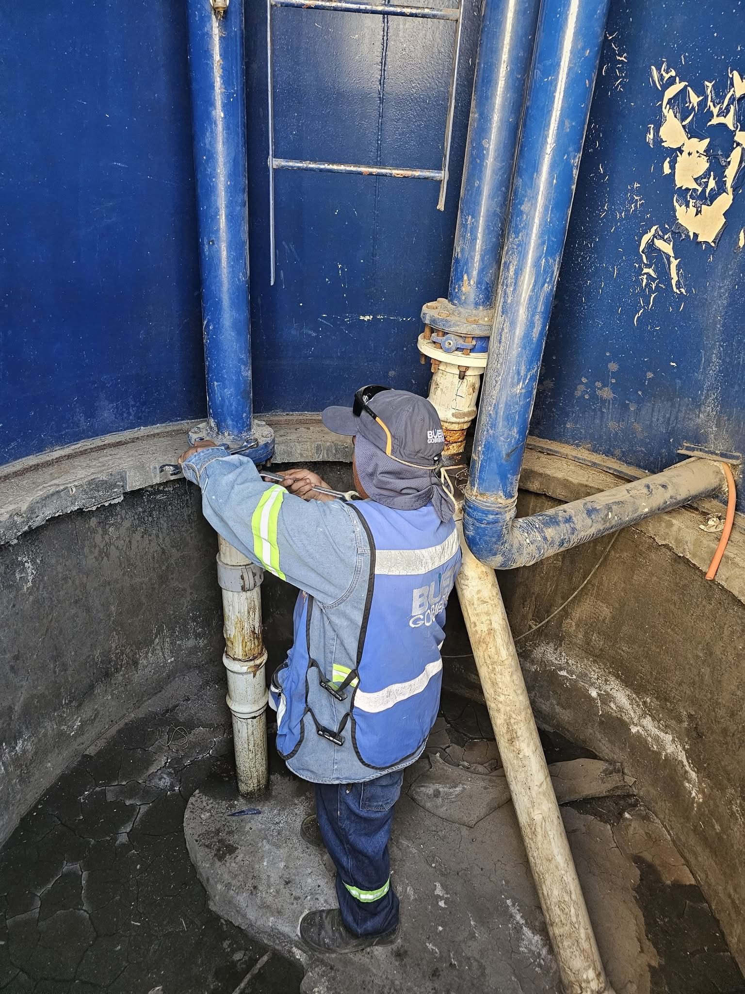 Dan mantenimiento preventivo en Hacienda del Valle para mejorar el servicio de agua potable