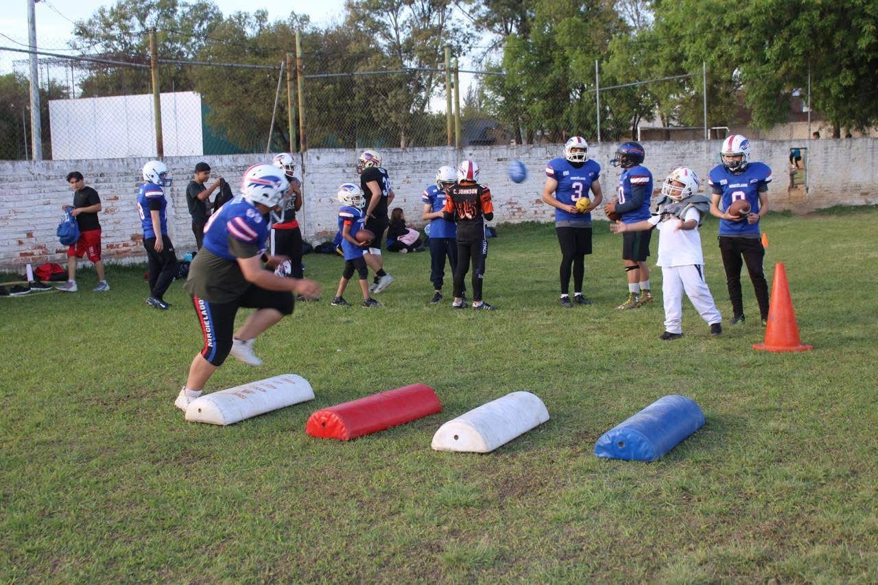 Murciélagos Invita a Niños y Niñas a Practicar Futbol Americano en la Unidad Deportiva El Chamizal