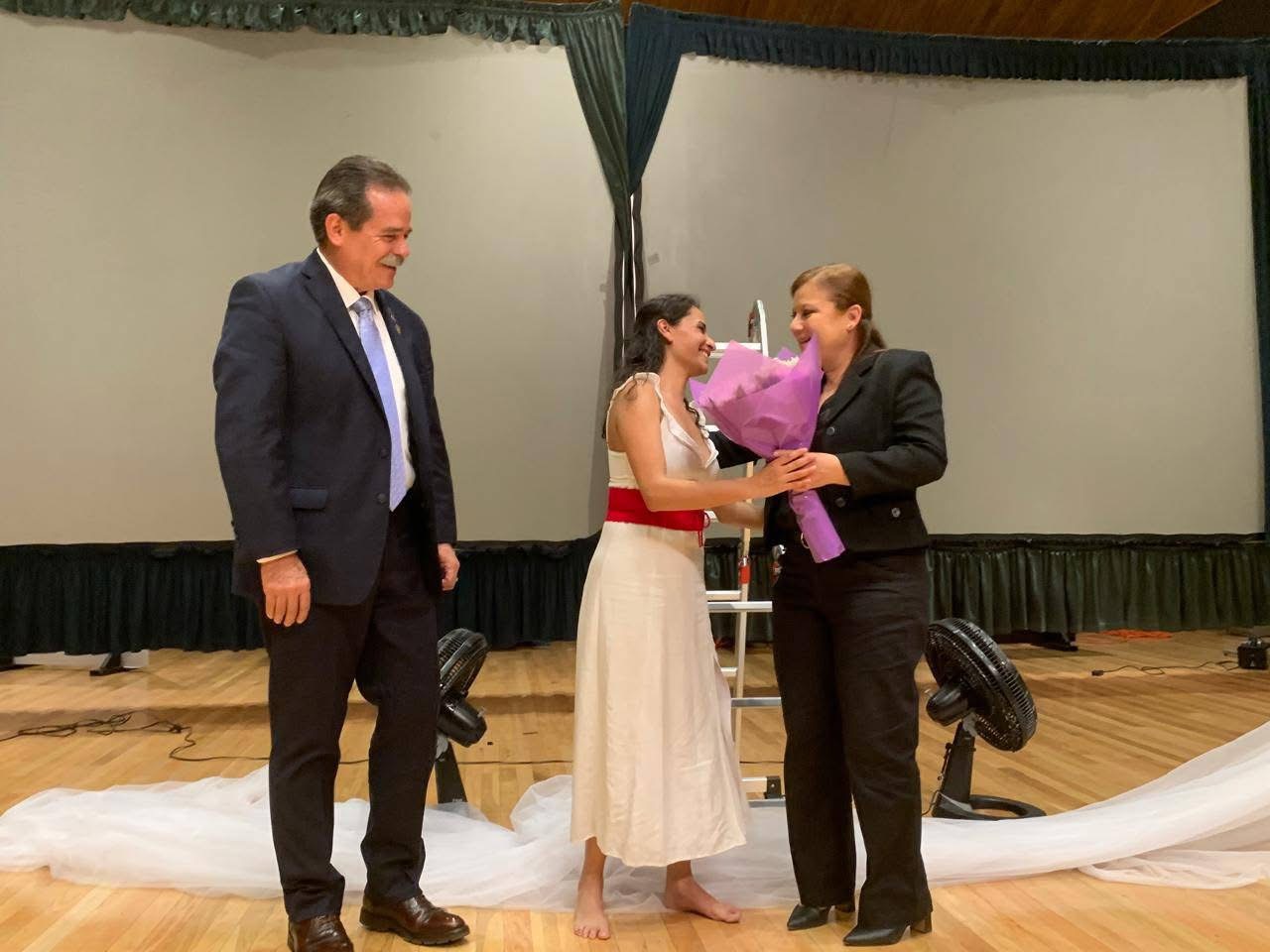 El Instituto Municipal de la Mujer presento la obra “Eréndira la imposible” en el teatro del Colmich