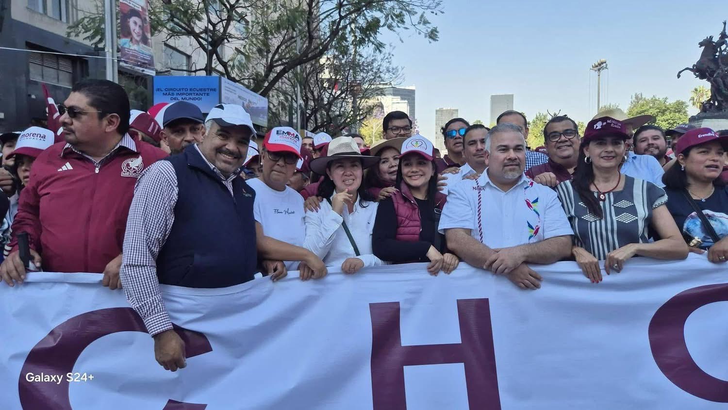 Acude Isidoro Mosqueda al Zócalo a respaldar con firmeza a la Presidenta, la Dra. Claudia Sheinbaum Pardo.
