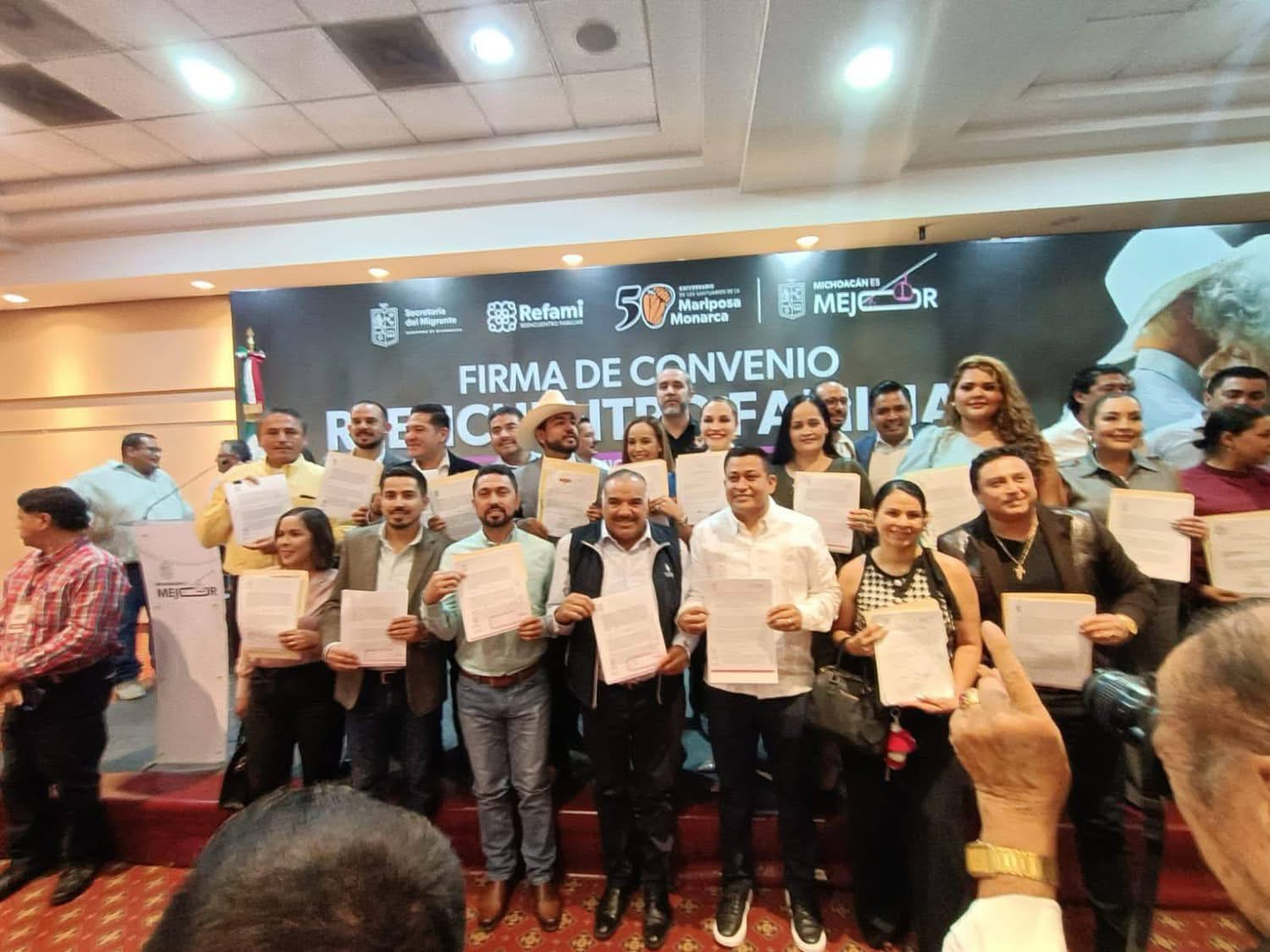 Firma Isidoro Mosqueda convenio de trámite de visas