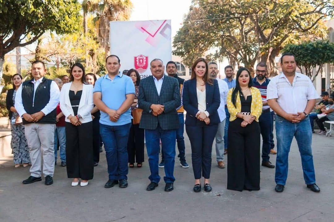 Encabeza acto cívico conmemorativo al 87 Aniversario de la Expropiación Petrolera, el Presidente Isidoro Mosqueda.