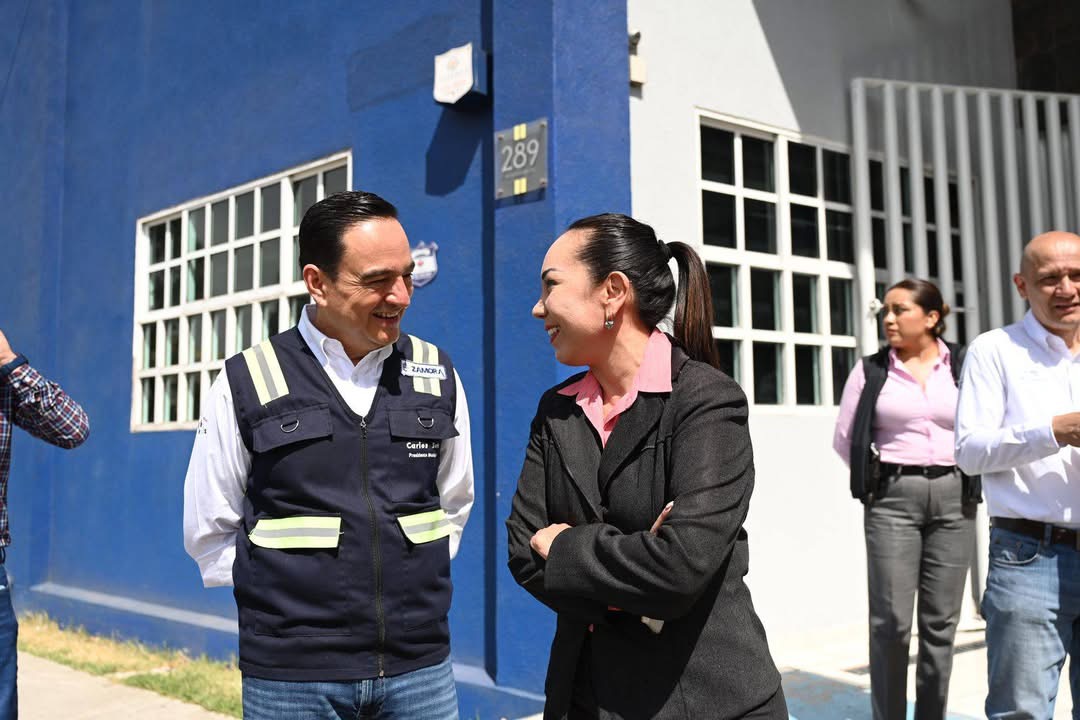 Carlos Soto supervisa conclusión de paso peatonal frente a Universidad Capital sobre calle Ferrocarril