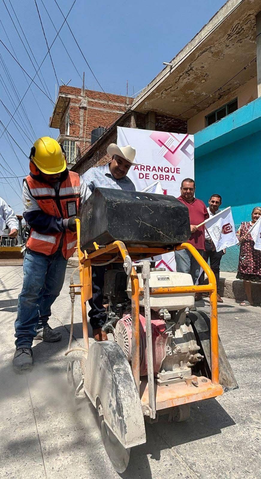 Isidoro Mosqueda pone en marcha arranque de la rehabilitación del drenaje en calle Cuba