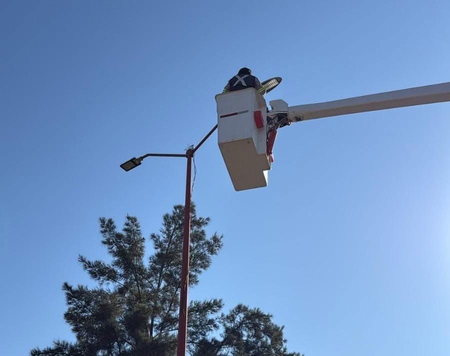 Comenzó la instalacion del sistema de alumbrado público en la avenida Rodolfo Paniagua