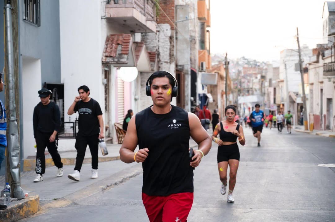 ÉXITO TOTAL EN LA 2DA EDICIÓNDE LA “CARRERA NEÓN”
