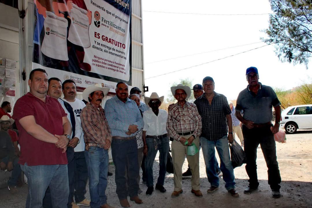 Isidoro Mosqueda encabeza entrega de fertilizantes para pequeños productores
