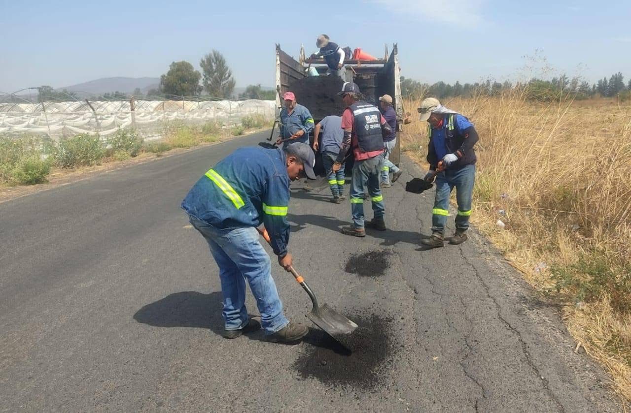 Aplican Programa de Mantenimiento a Vialidades en Ario de Rayón