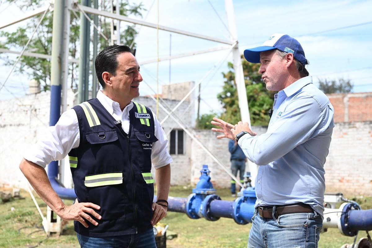 Carlos Soto supervisa trabajos de mantenimiento en tanque elevado del fraccionamiento Miguel Hidalgo