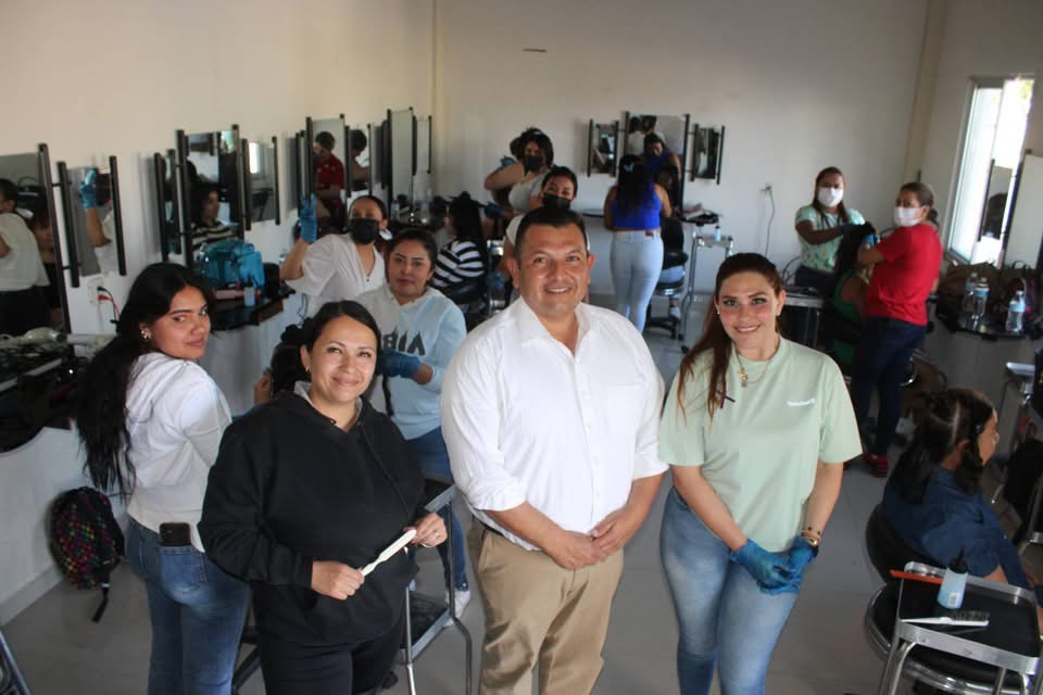 En Jacona, exitosos los cursos de alaciado de keratina