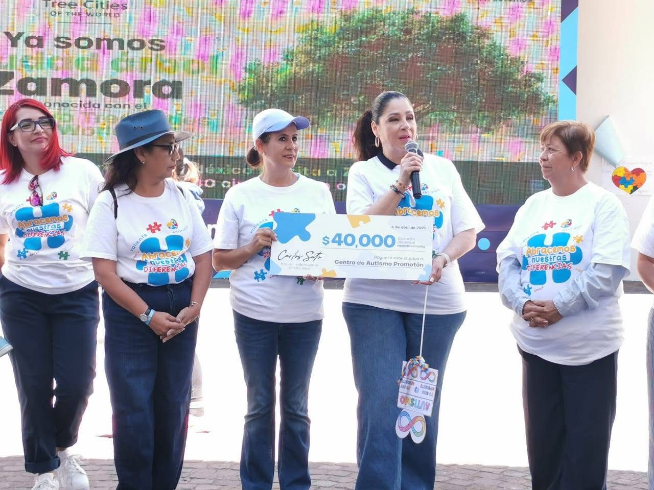 Autoridades municipales participaron en la Caminata por el Autismo