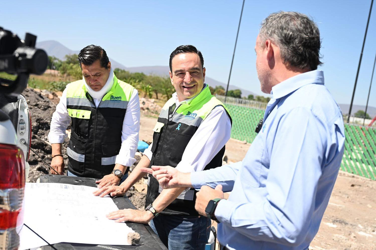 Carlos Soto aprueba obra de drenaje sanitario en el Camino al Olimbo
