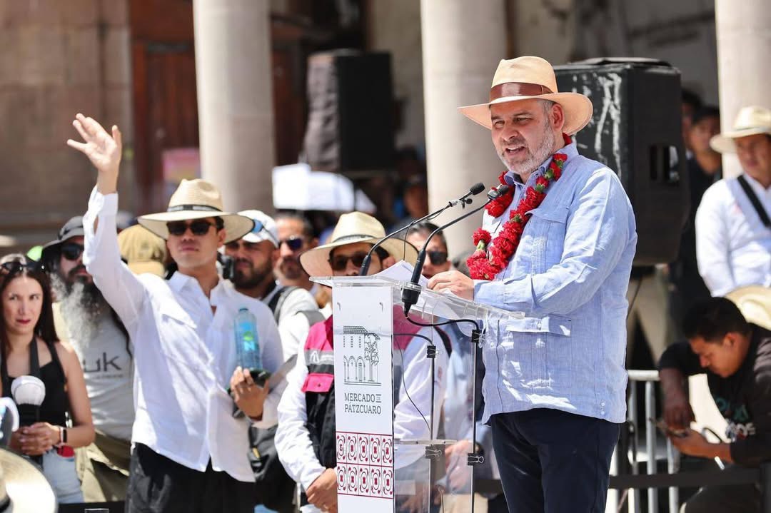 Inaugura Bedolla mercado de Pátzcuaro; referente económico, turístico y cultural de la región