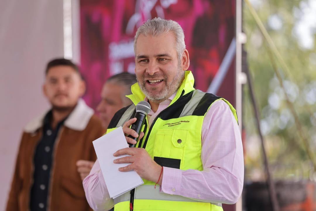 Este año se rehabilitarán 415 km carreteros en obra convenida y estatal: Bedolla