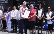 Bedolla premia a ganadores del Concurso Estatal de Artesanías