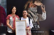 Michoacán reconoce labor por preservación de indumentaria tradicional