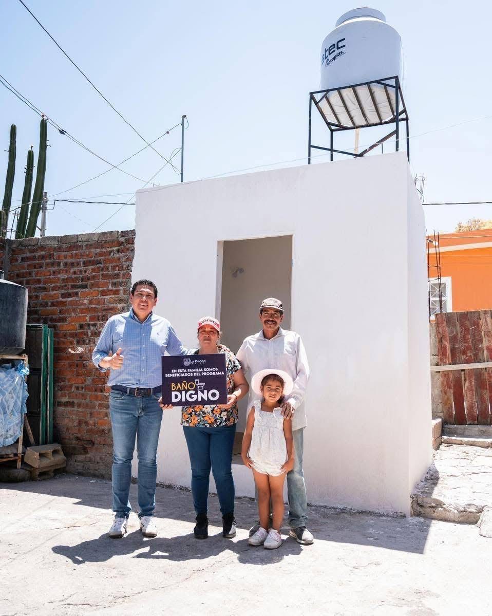 FAMILIAS DE LA PIEDAD BENEFICIADAS CON EL PROGRAMA DE BAÑO DIGNO