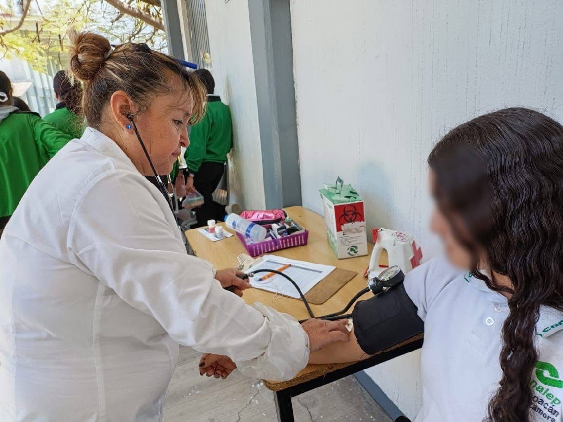 DIF Zamora fortalece la salud juvenil con jornada médica en el CONALEP