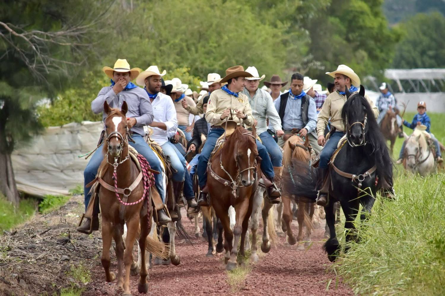 Cabalgatistas de Zamora respaldan al presidente Carlos Soto y refrendan su compromiso con el municipio