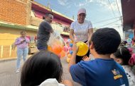 Adriana Campos Huirache lleva alegría a niñas y niños de Jacona