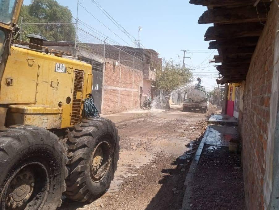 Mejoran vialidades en la colonia El Sabinito
