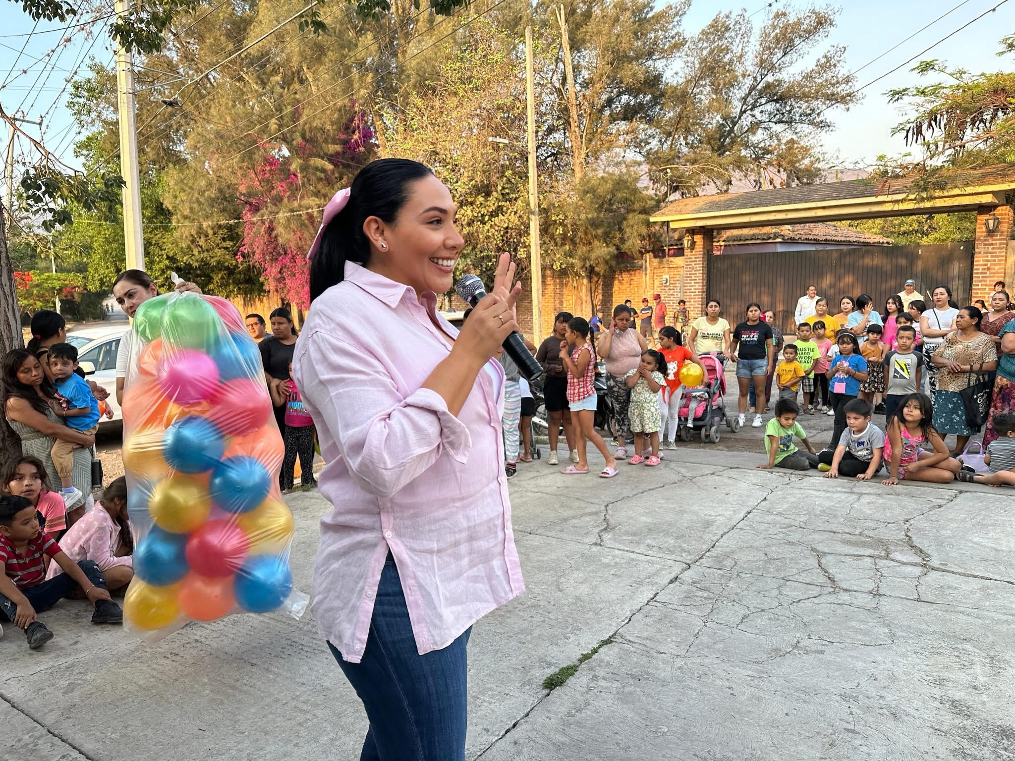 Continúa Adriana Campos Huirache celebrando a las y los niños de Jacona