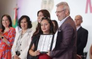 Garantiza Bedolla salarios y prestaciones a docentes michoacanos