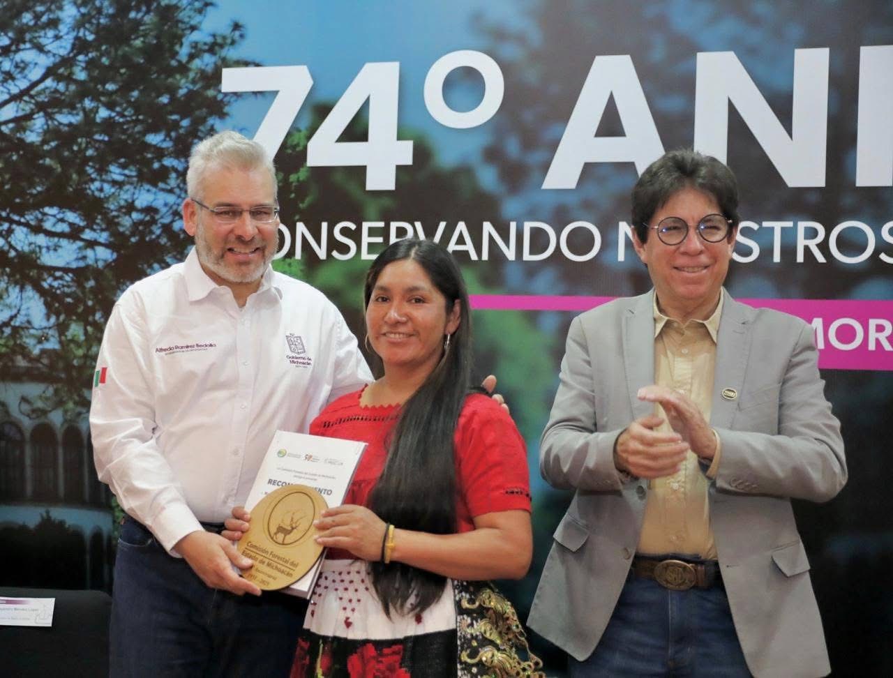 Refrenda Bedolla compromiso con medio ambiente y reconoce labor de la Cofom