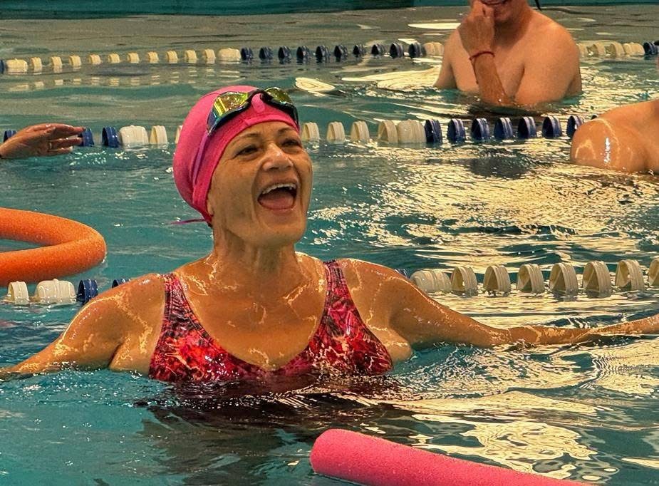 Celebran a madres zamoranas con clase especial de aquapilates