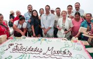 Dulce festejo para mamá en el Festival de Origen; parten pastel monumental