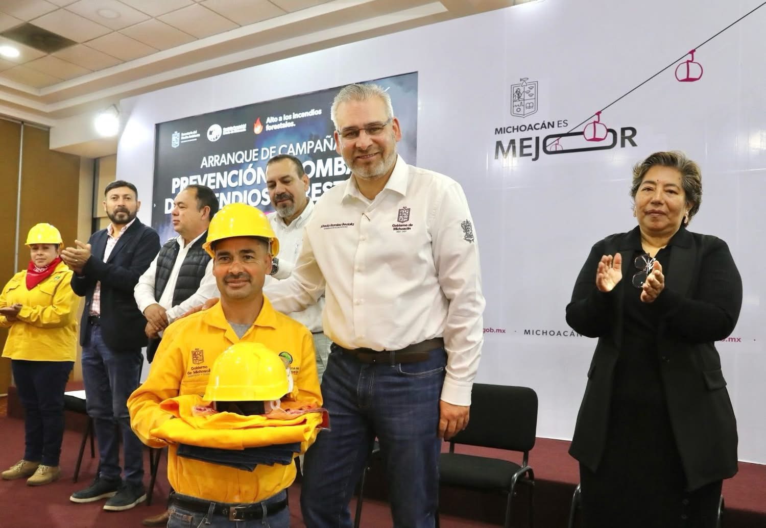 Michoacán usa sistema de alerta temprana de incendios forestales: Bedolla